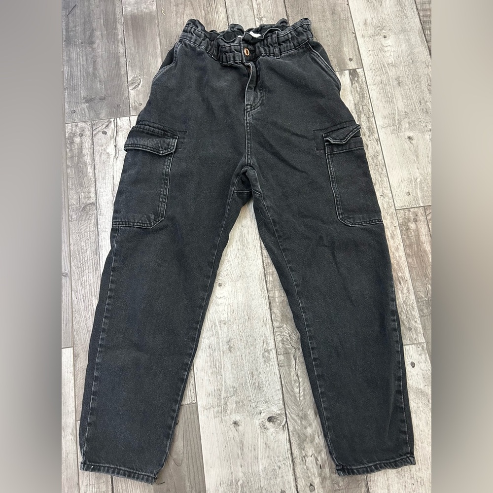 Zara Black Grey Paper Bag Jeans
Relaxed fit, High Rise
